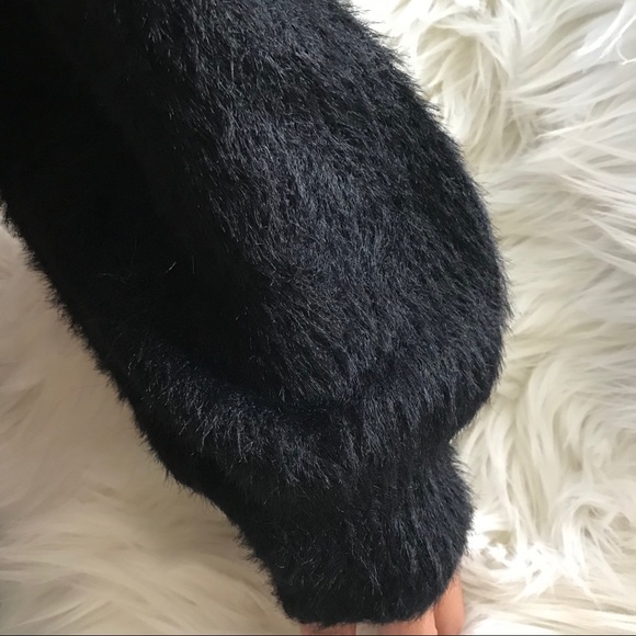❄️LAST3️⃣//RESTOCKED//BLACK FUZZY FUR CARDIGAN - Picture 3 of 3